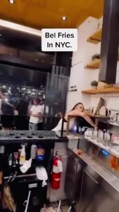 3 Woman vandalize a bel fries restaurant over $1.75 worth of sauce