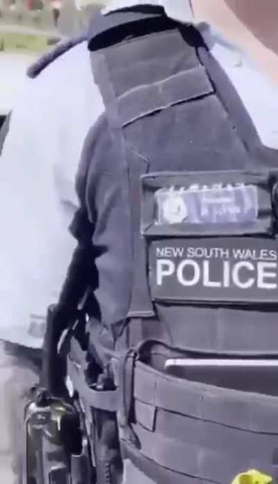 Australian police raid a cemetery to arrest lockdown violators