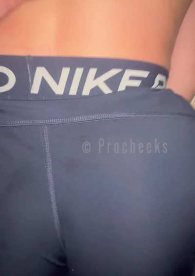 Let&rsquo;s turn the heat up🔥 Getting fucked in my Nike Pros