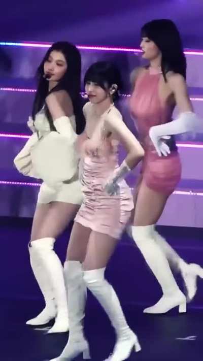 Mina&rsquo;s fat ass🍑