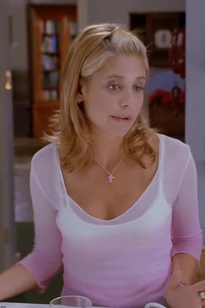 Sarah Michelle Gellar (slo-mo for fans)