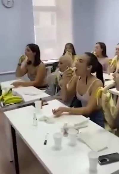 This video shows bananas 🍌
