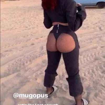 Super slow mo cheek jiggle