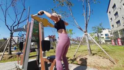 Streamer tries workout