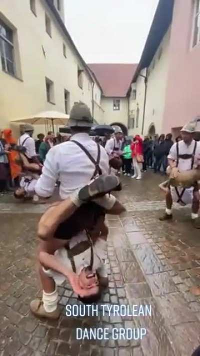 I&rsquo;ve seen some weird dances, but wtf is that