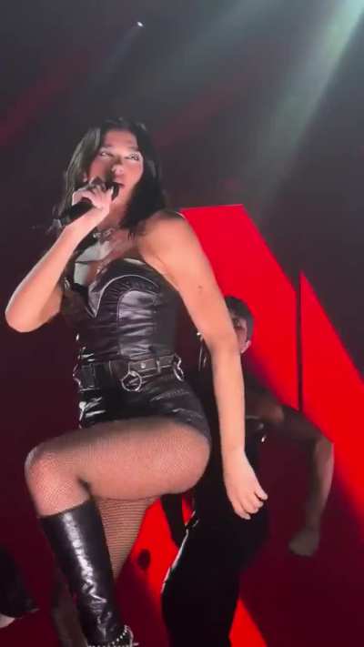 Dua singing &ldquo;Training Season&rdquo; in Singapore, Radical Optimism Tour - November 2024