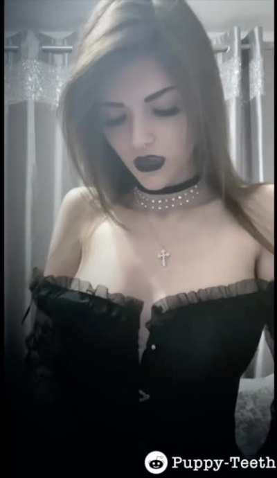 Ever wondered what it would be like to take a vampire home...? Well, now you know. 🦇🕸 (18) (F) (UK)