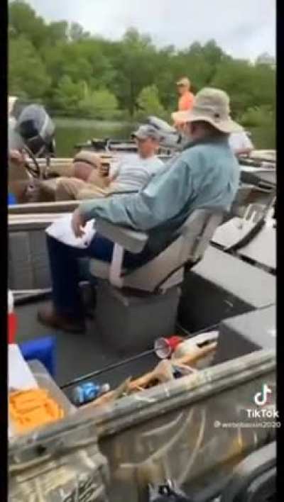 Dads in boats👍