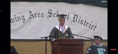 Valedictorian&rsquo;s graduation speech gets cut off after he criticizes school&rsquo;s administration