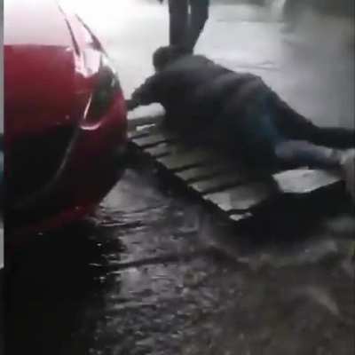 Boss didn&rsquo;t want to get his feet wet
