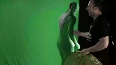 Trying to find the full vid for this. I feel like I&rsquo;ve seen it somewhere and she helps him out but this version ends before that happens.
