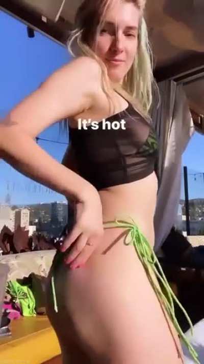 She's giving us some love today on her IG 😍