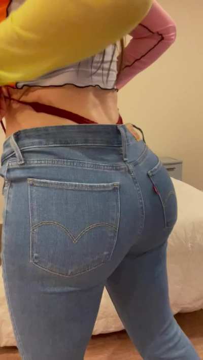 Wanna watch me twerk into my jeans?