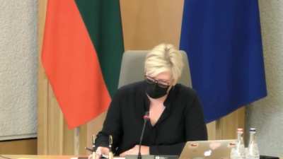 "Tai jus pasiskiepyjot reiskia esat apsaugoti! Ko lendat prie musu su savo skiepais???" Premjere atsako taip, kad net penktokas suprastu
