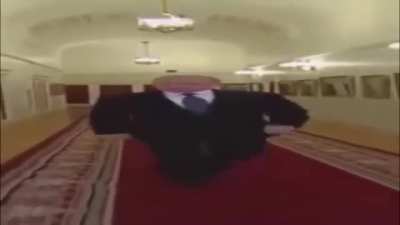 [Poetry] Wide Putin Walking