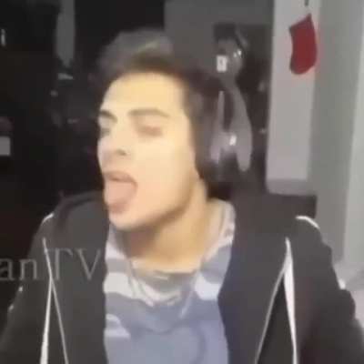 😳