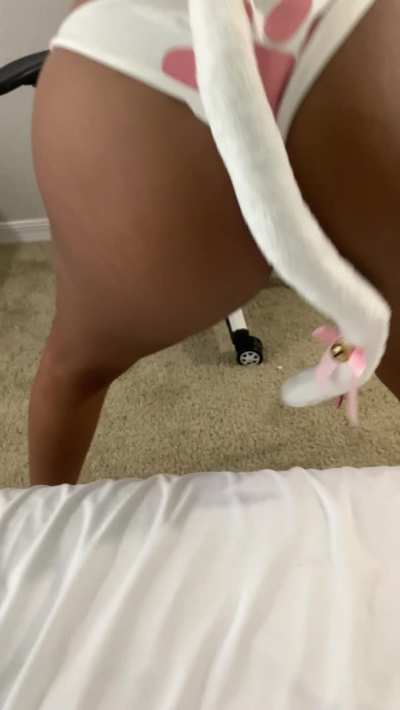 Imagine this on your dick 😜