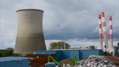 Demolition of the old Langerlo powerplant in Genk, up close and personal.