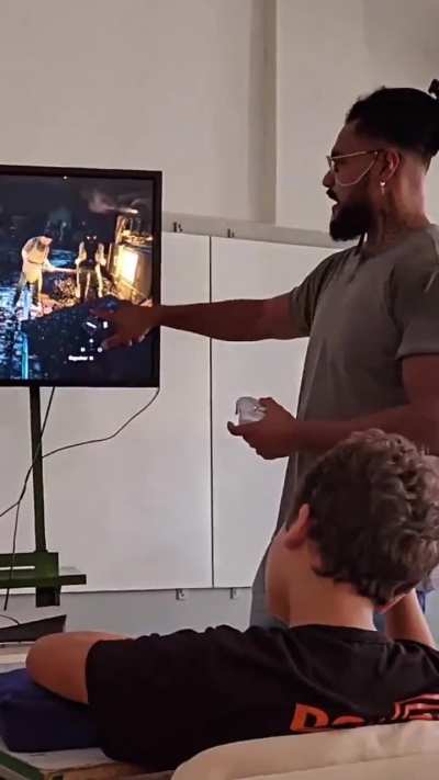 A Teacher Showed Up At School With PlayStation 5 And Started Playing Assassin's Creed To Explain The Industrial Revolution.