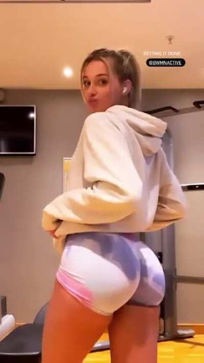 She's so cute and sexy