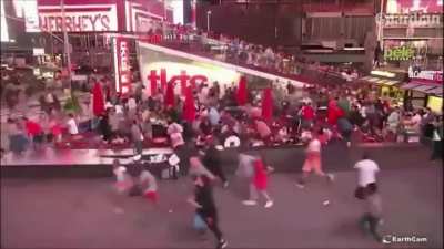 Panic in Times Square after motorcycle backfire mistaken for gunfire (8-6-19)