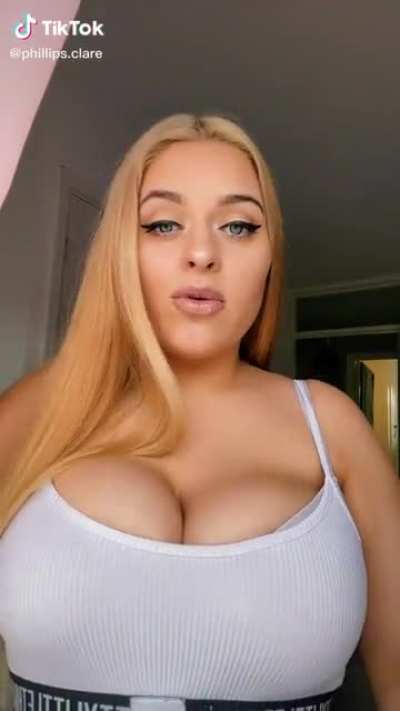 Something about this lispy slut gets me bricked