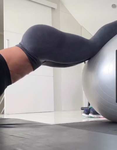 🏐🍑