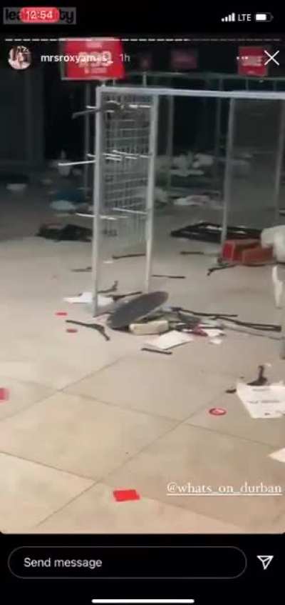 Adivinhem qual loja n&atilde;o foi saqueada