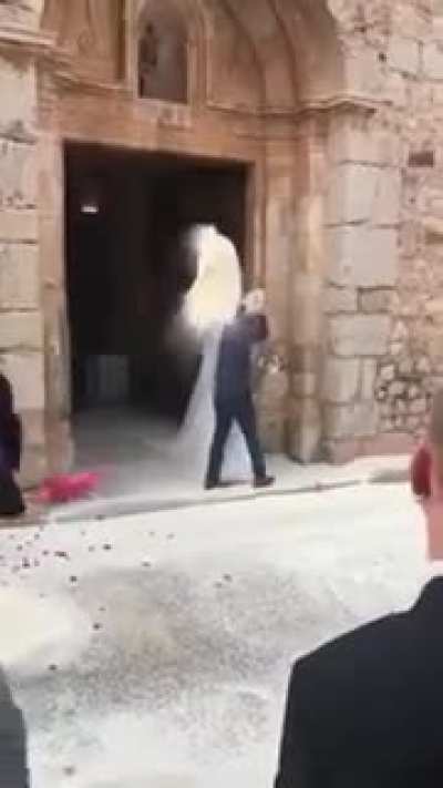 Casamento de um milh&atilde;o de d&oacute;lares s&oacute; em arroz.