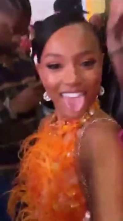 👅👅