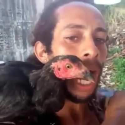 Esse papagaio preto aqui &eacute; raro