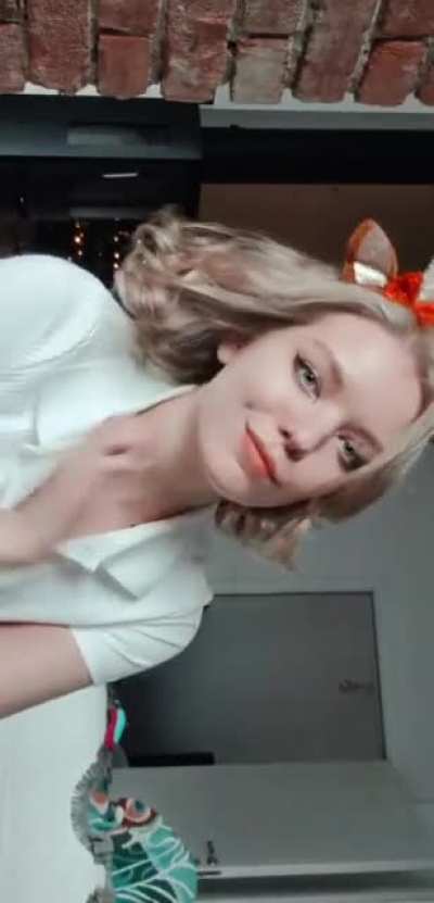 Holiday vibes with matching snow white skin. 😋🥰