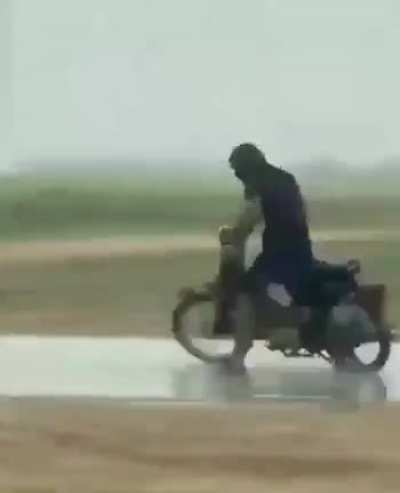 OMG he's spinning!