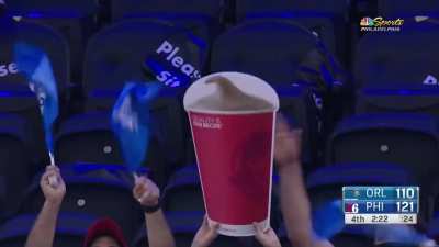[Highlight] Dwight Howard is ecstatic after the Magic miss two free throws leading to free frostys for 76ers fans