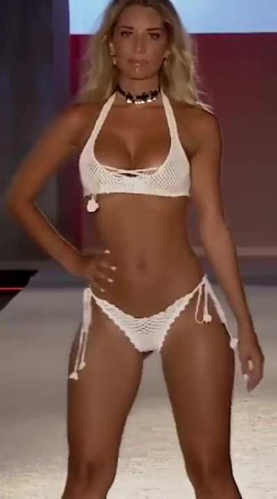 Amazing look on the runway