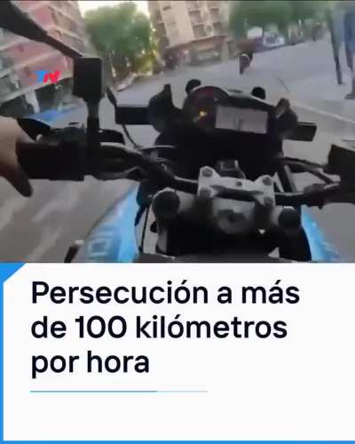 Persecución policial termina bien.