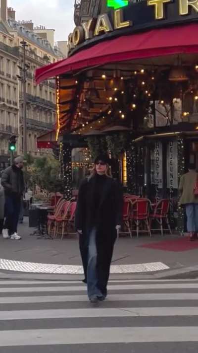 "Bonjour" - IG December 2025