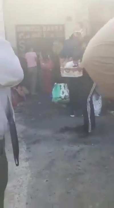 Pilar - Vecinos se acercan a volquetes en busca de comida