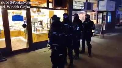 Babcia Kasia i siedmiu zamaskowanych prześladowc&oacute;w.