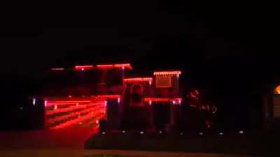 Casa com ilumina&ccedil;&atilde;o sincronizada com a m&uacute;sica