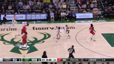 [Highlight] Jevon Carter gets the steal and pulls up in transition for 3
