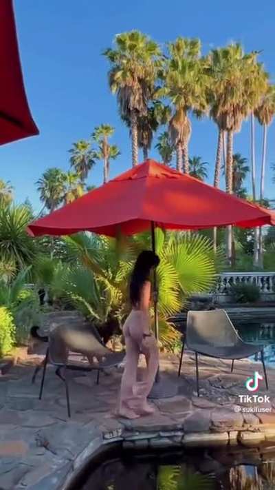 Suki&rsquo;s pool fit is unmatched