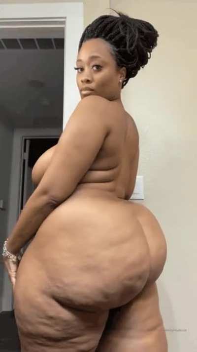 DUMB THICC