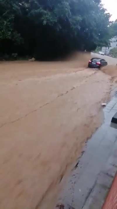 A stream of water develops into a flood within 3 minutes (yesterday in Namur, Belgium)