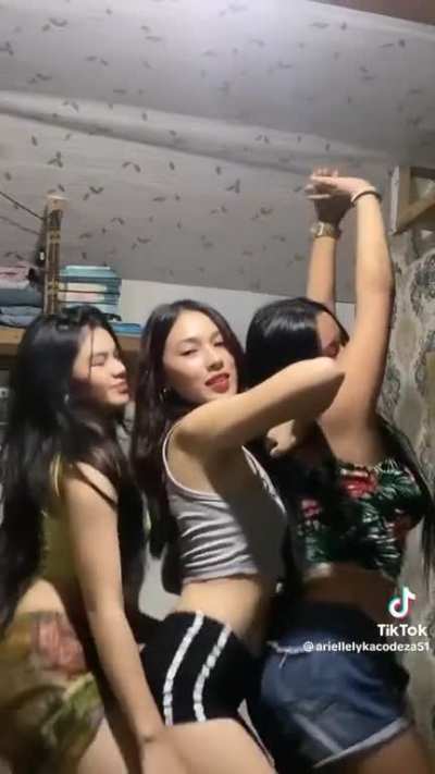 3 for 1 🥵🥵🥵