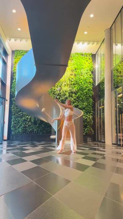 A little flow juggling for hotel guests from a hotel guest 😅😂🤷&zwj;♀️