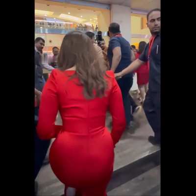 Perfect View of Matka Ass of Cheap Despo Raand Tamanna Bhatia. Need to fucking Grope that Phat Ass and Slap her Meaty Ass.