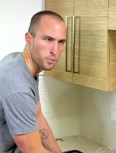 to seduce the plumber