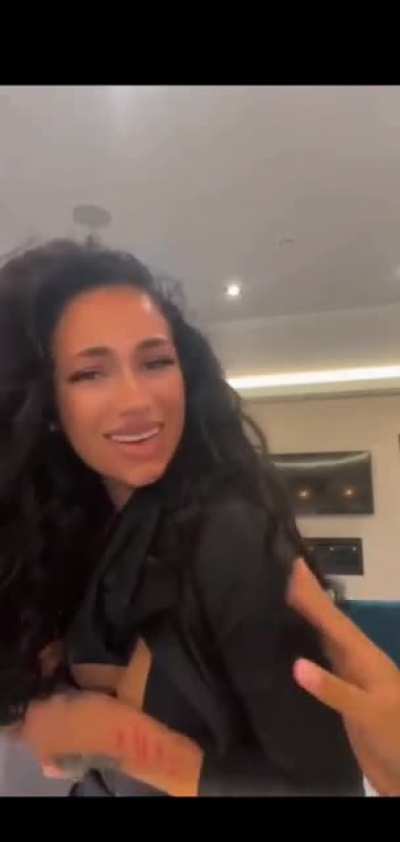 Bhad Bhabie's Instagram live nip slip