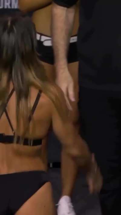 Mackenzie D. Vs Lupita G.